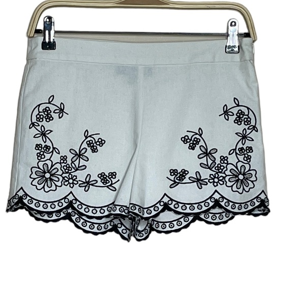 NWT Lulus Lookout Point Ivory Size Medium Embroidered Shorts - Picture 1 of 5